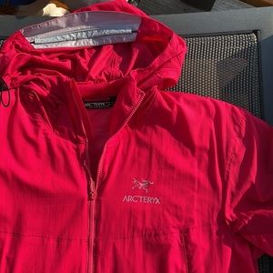 Arc’teryx womens large bright pink mid layer or stand alone light weight jacket